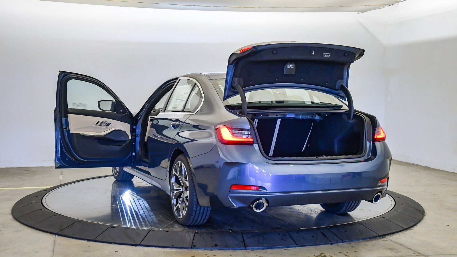 New 2026 BMW 330i Sedan w/ Premium Package image 27