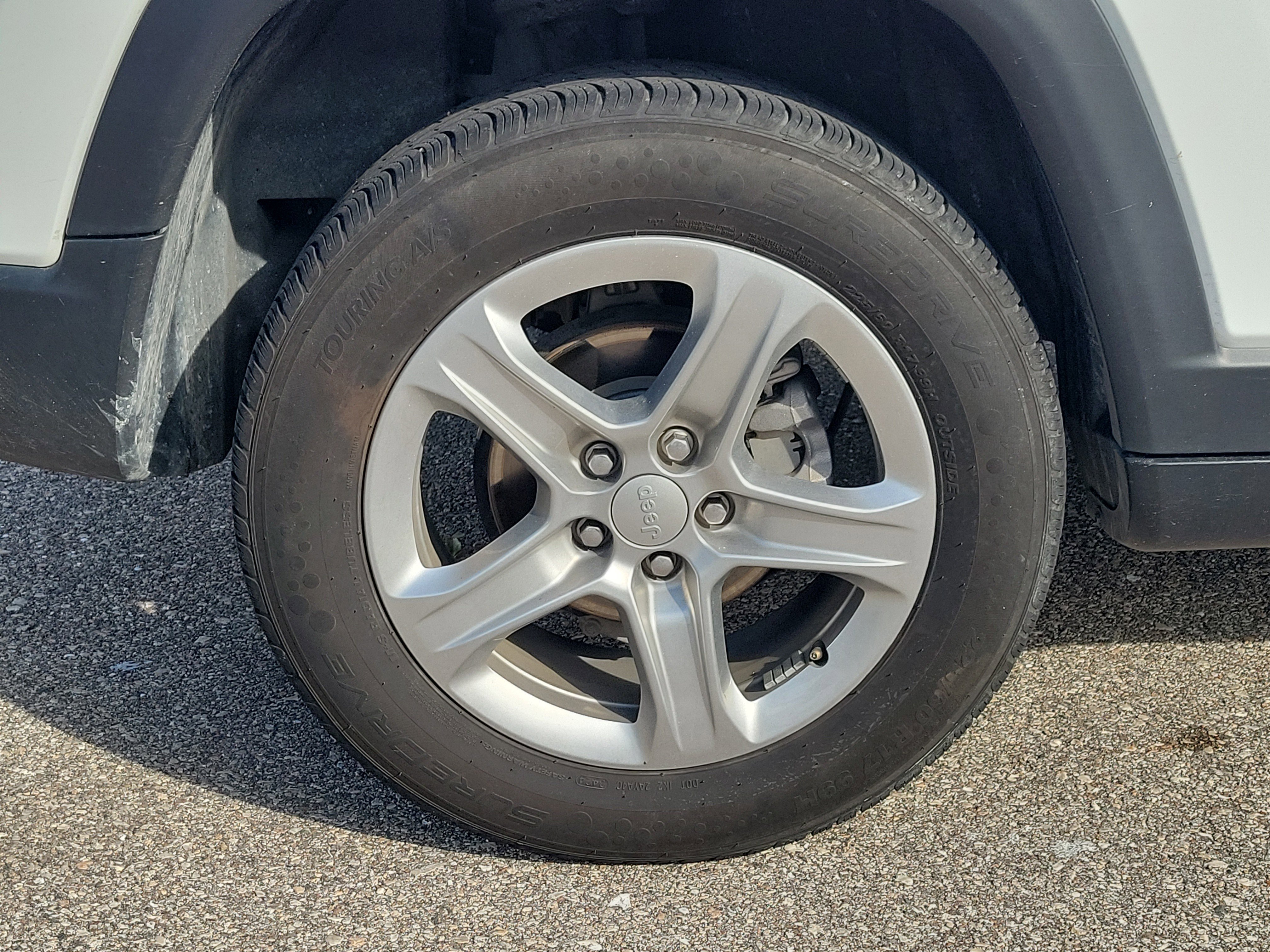 Used 2024 Jeep Compass Latitude image 9