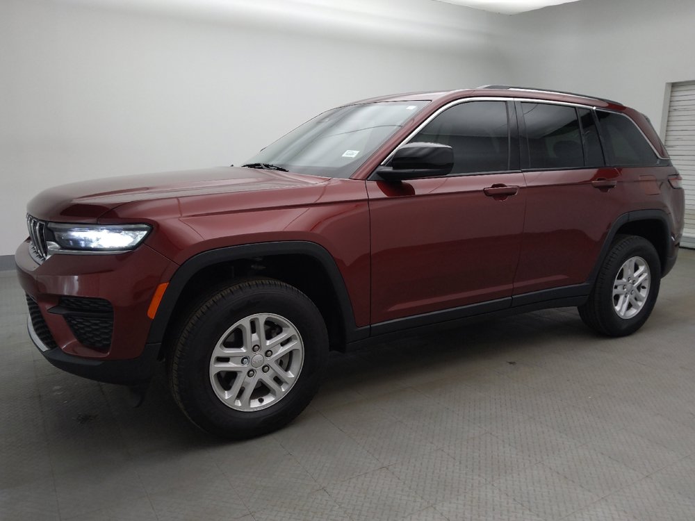 Used 2023 Jeep Grand Cherokee Laredo w/ Luxury Tech Group I AWD/4WD image 2