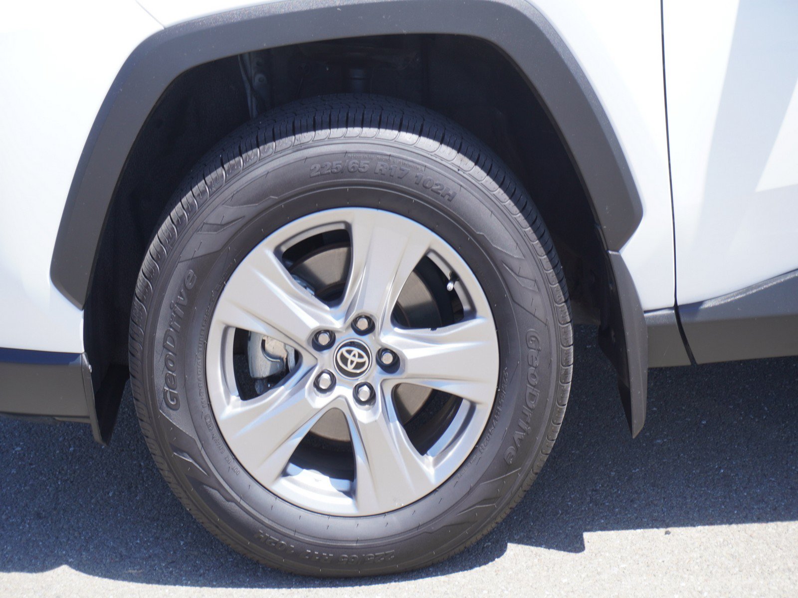 Used 2024 Toyota RAV4 XLE AWD/4WD image 7