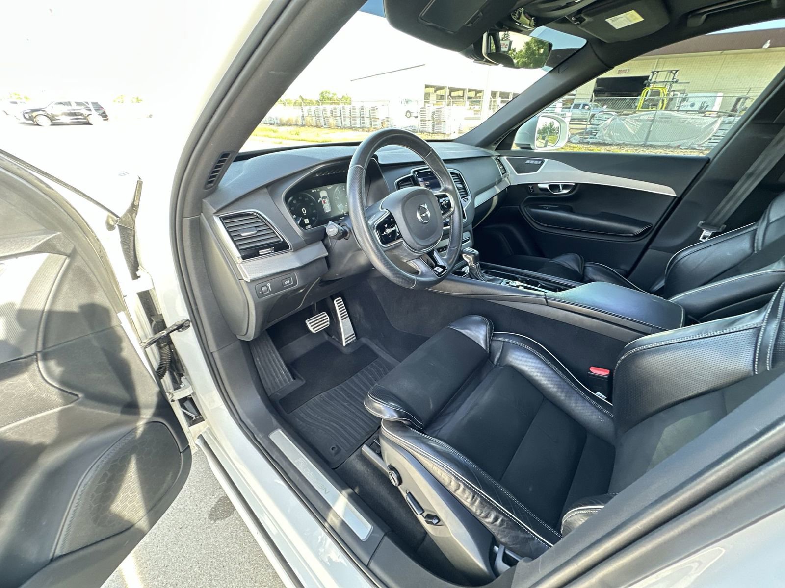 Used 2017 Volvo XC90 T6 R-Design w/ Vision Package AWD/4WD image 10