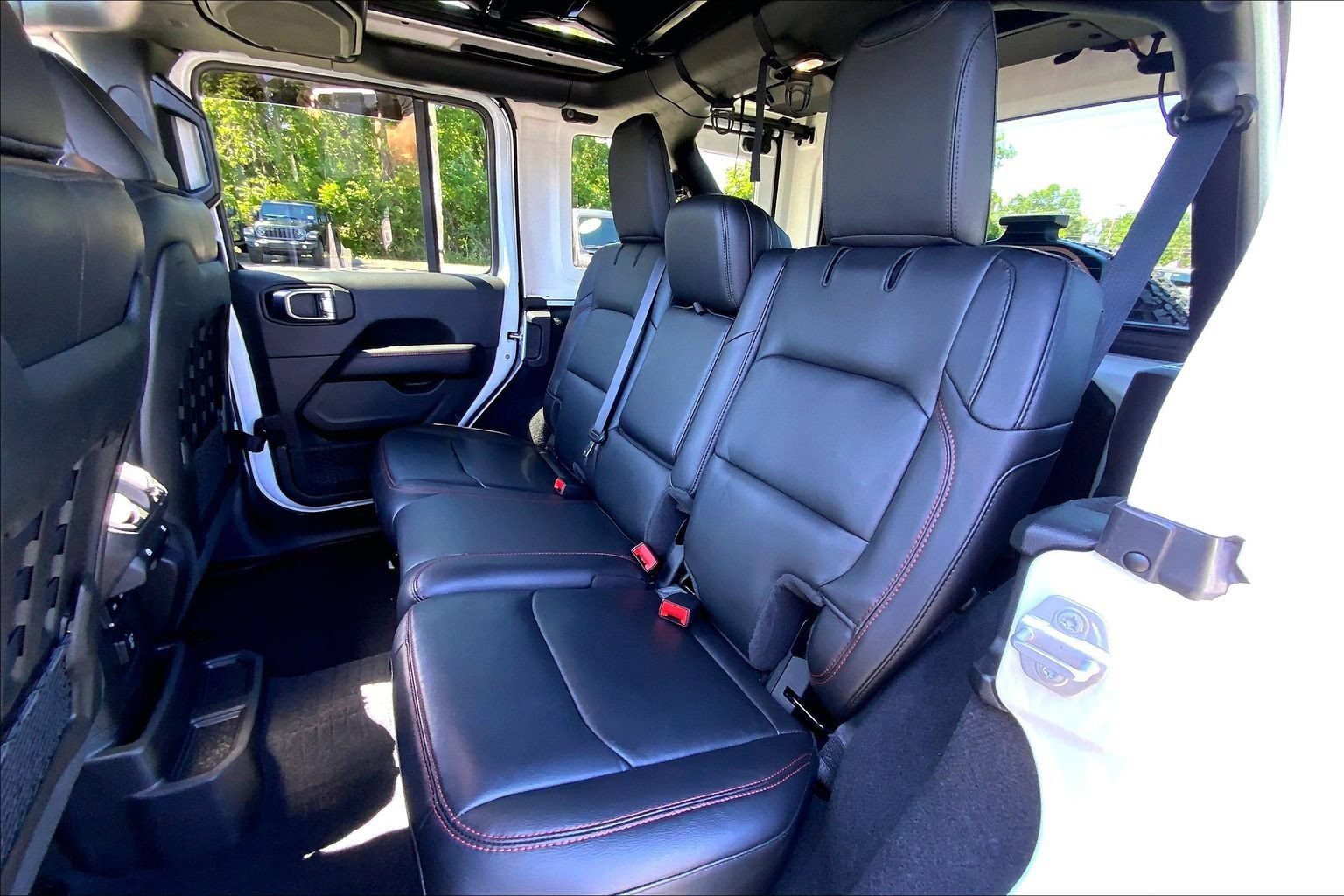 Used 2023 Jeep Wrangler Unlimited Rubicon AWD/4WD image 19