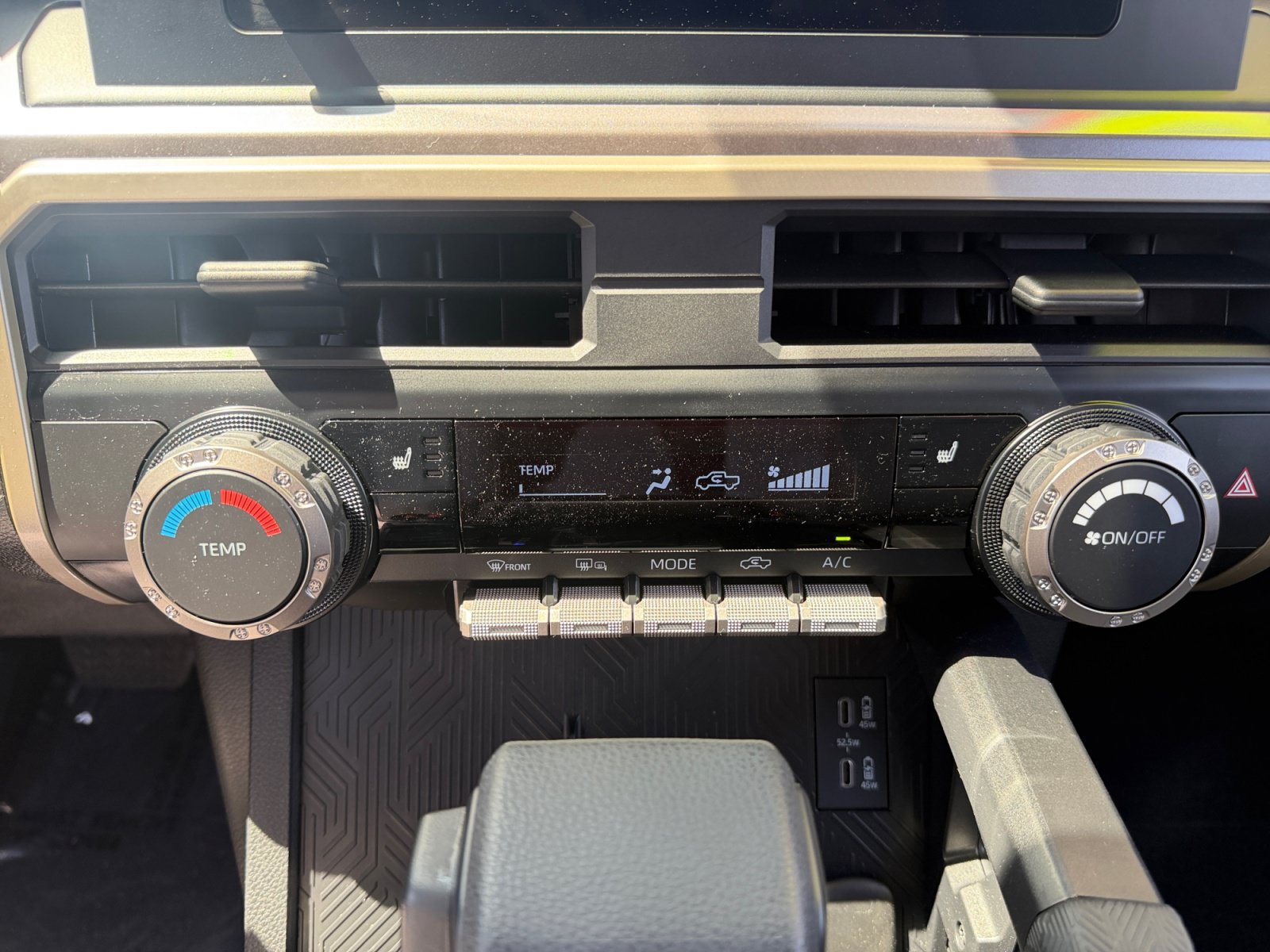 Certified 2025 Toyota Tacoma SR5 AWD/4WD image 17