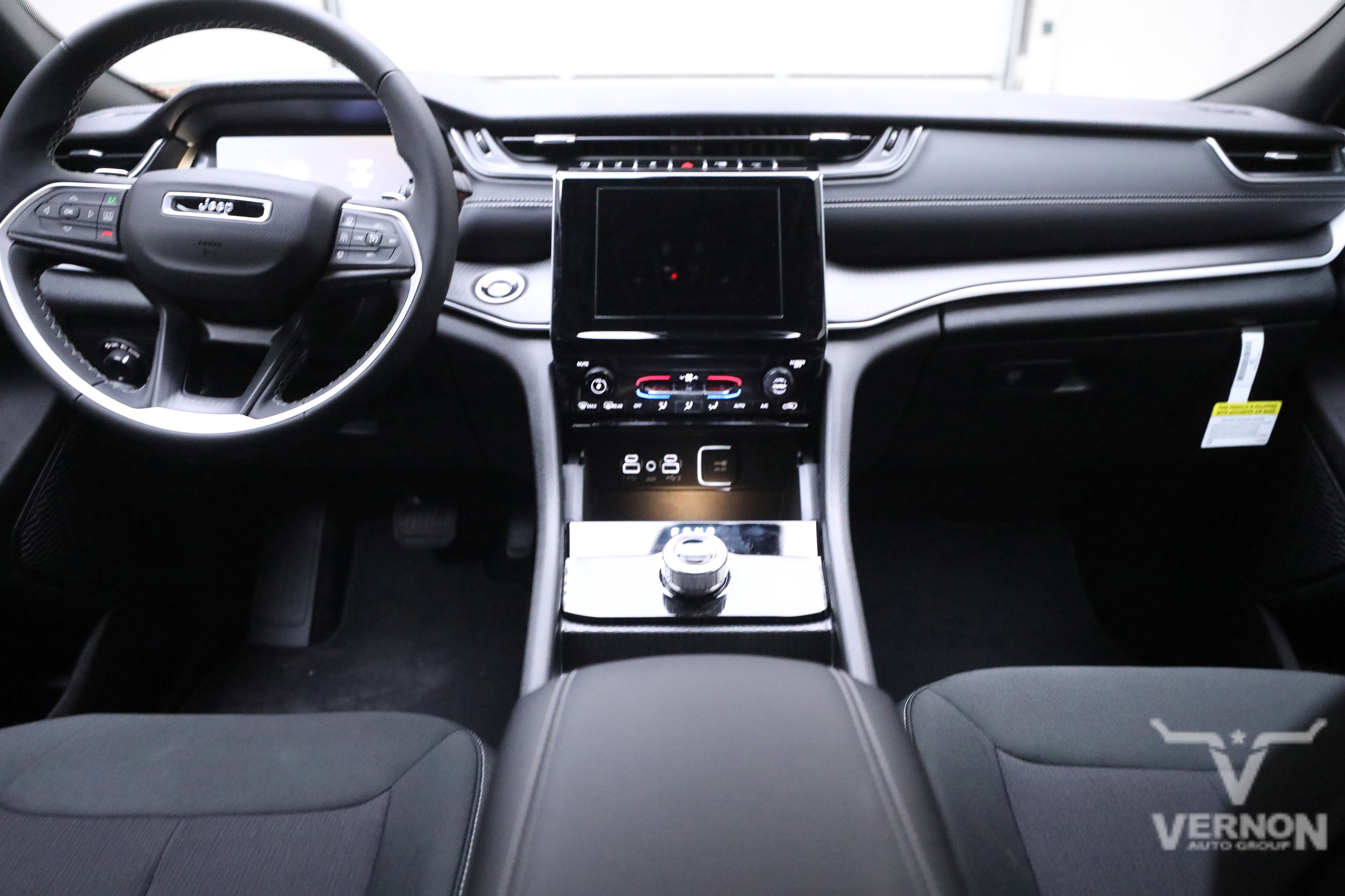 New 2025 Jeep Grand Cherokee Laredo X image 13