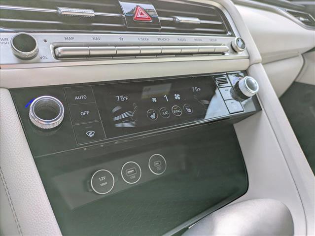 Used 2025 Genesis G70 2.5T image 14