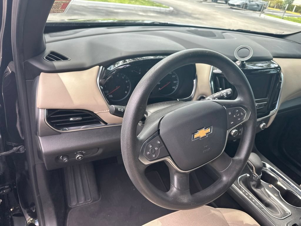 Used 2023 Chevrolet Traverse LS w/ Safety Package FWD image 6