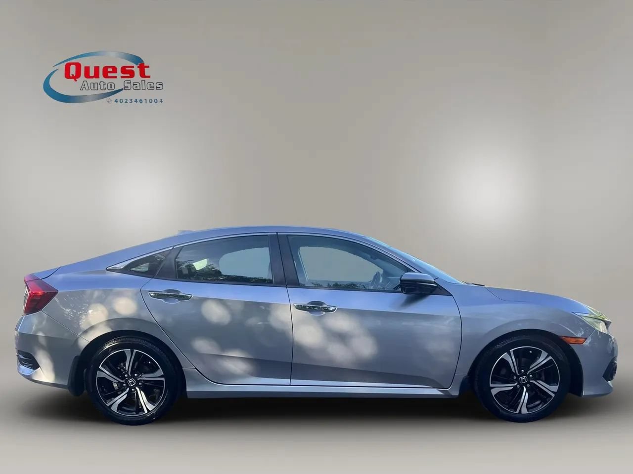 Used 2017 Honda Civic Touring image 2