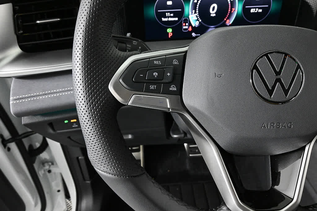 New 2026 Volkswagen Tiguan SE R-Line FWD image 9