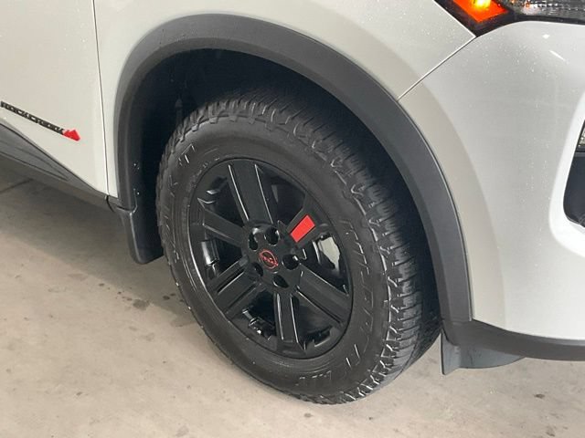 Used 2025 Nissan Rogue SV AWD/4WD image 26