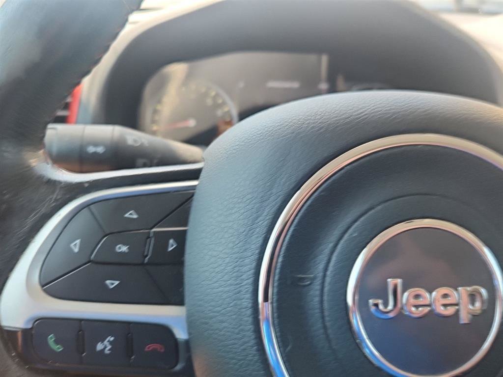 Used 2016 Jeep Renegade Trailhawk AWD/4WD image 14