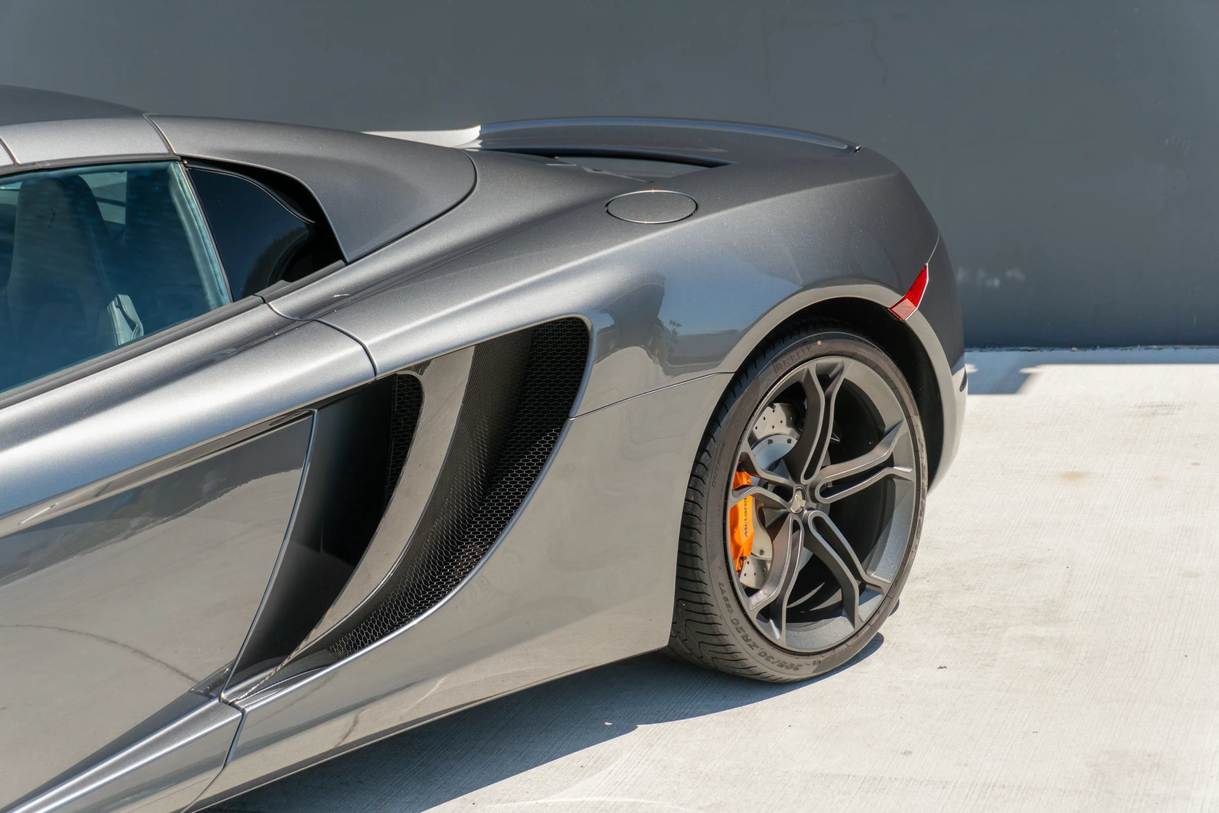 Used 2014 McLaren MP4-12C Spider RWD image 30
