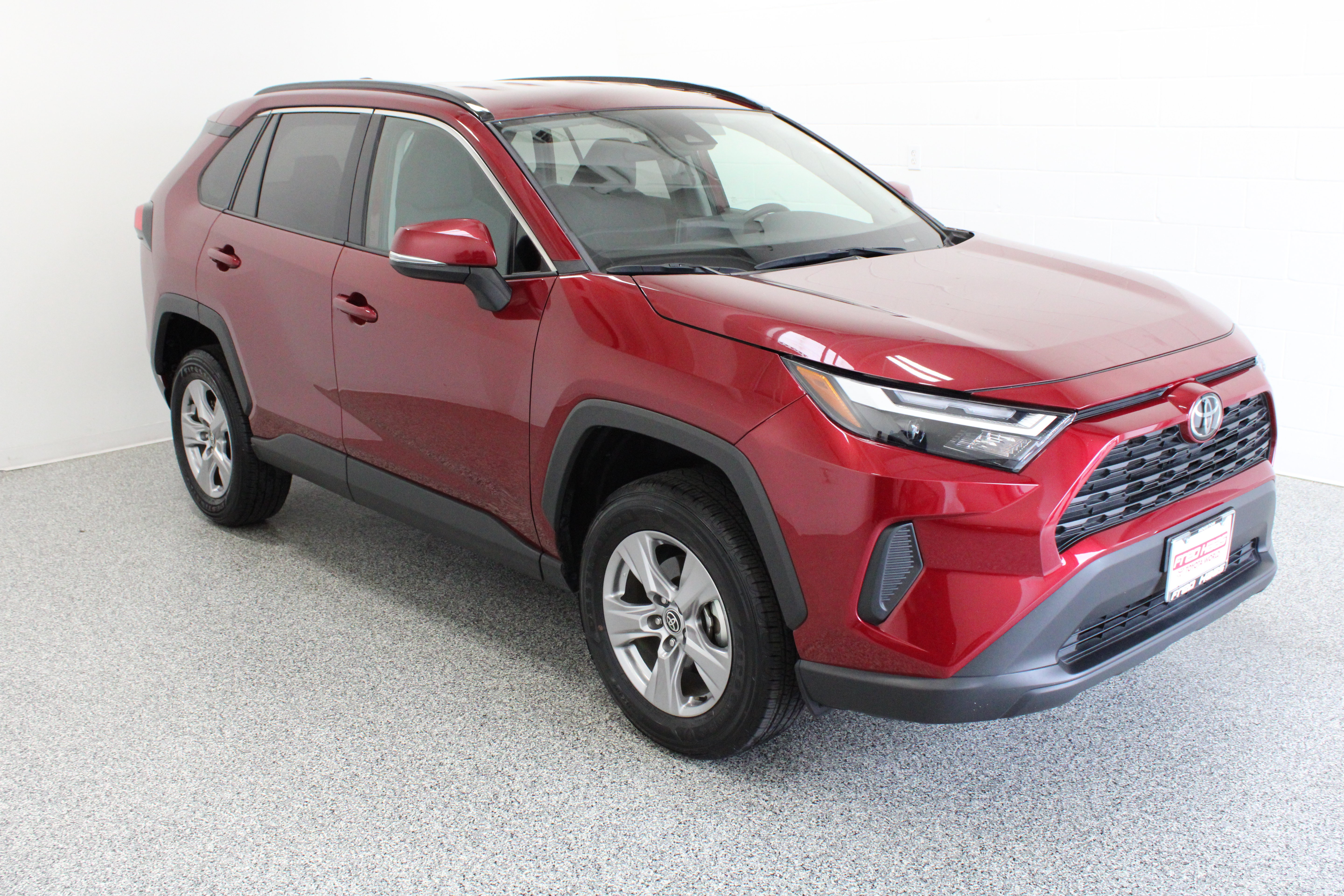Used 2025 Toyota RAV4 XLE FWD image 4