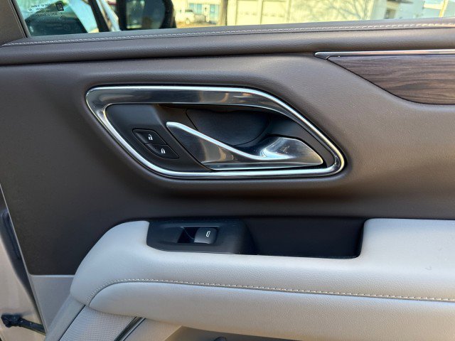 Used 2023 Chevrolet Suburban LT w/ Luxury Package image 38