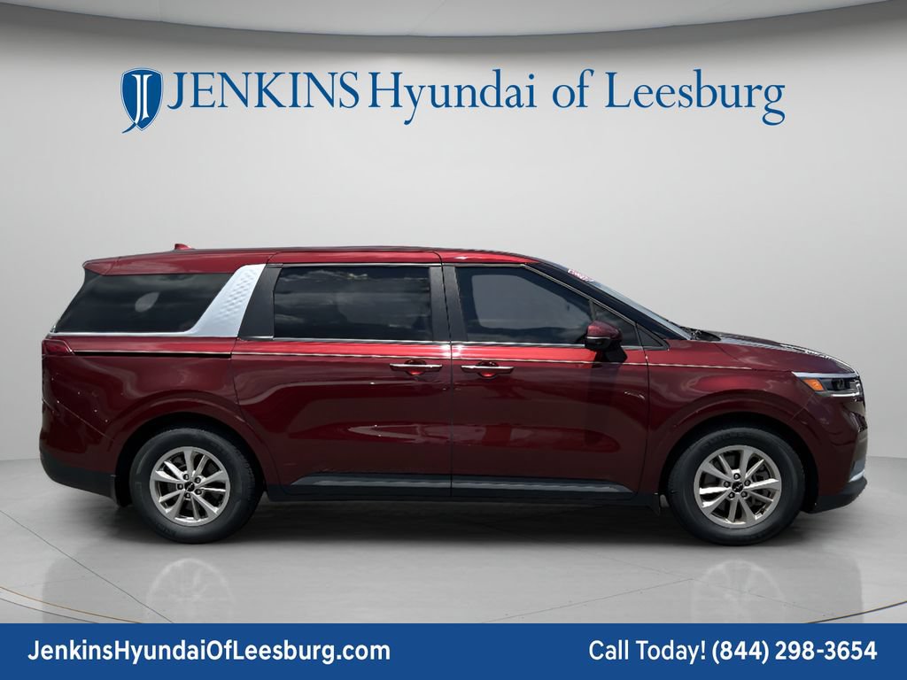 Used 2024 Kia Carnival LX FWD image 3