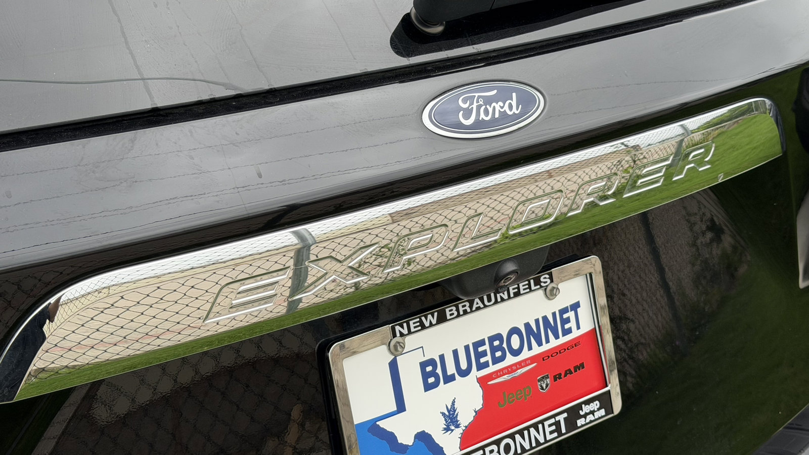 Used 2022 Ford Explorer XLT w/ Equipment Group 202A RWD image 6