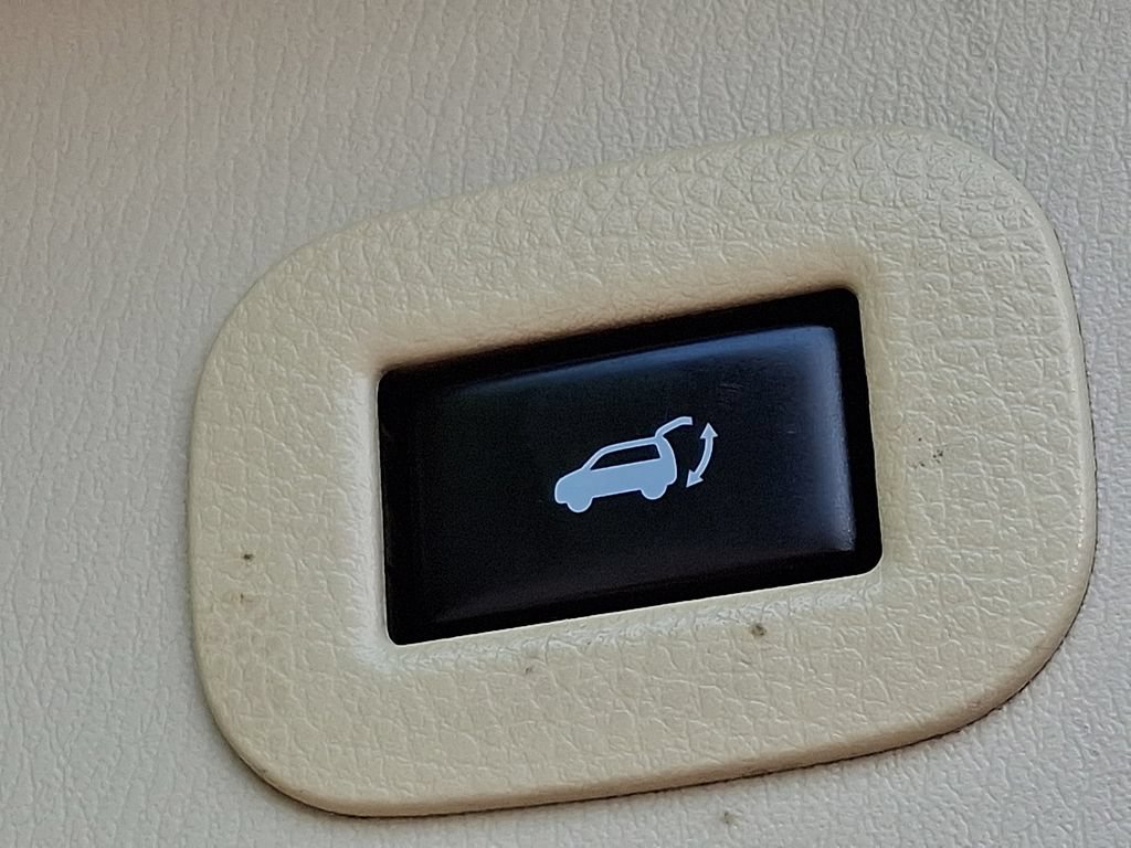 Used 2011 INFINITI QX56 4WD w/ Deluxe Touring Pkg image 32
