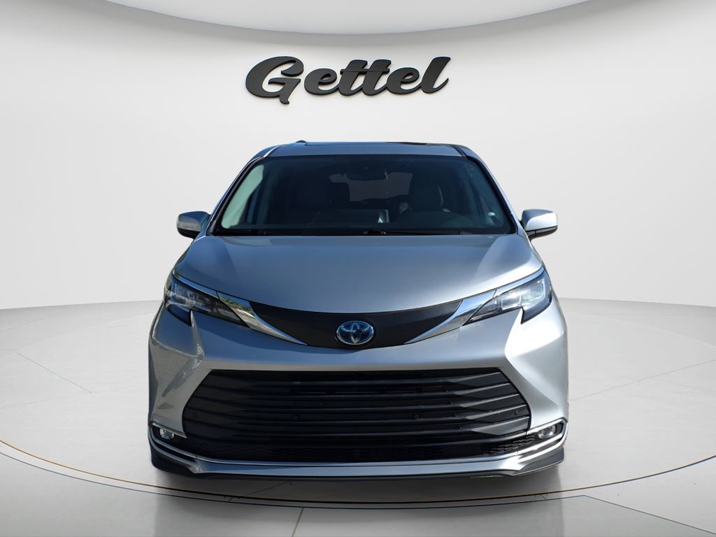 Used 2023 Toyota Sienna XLE image 8