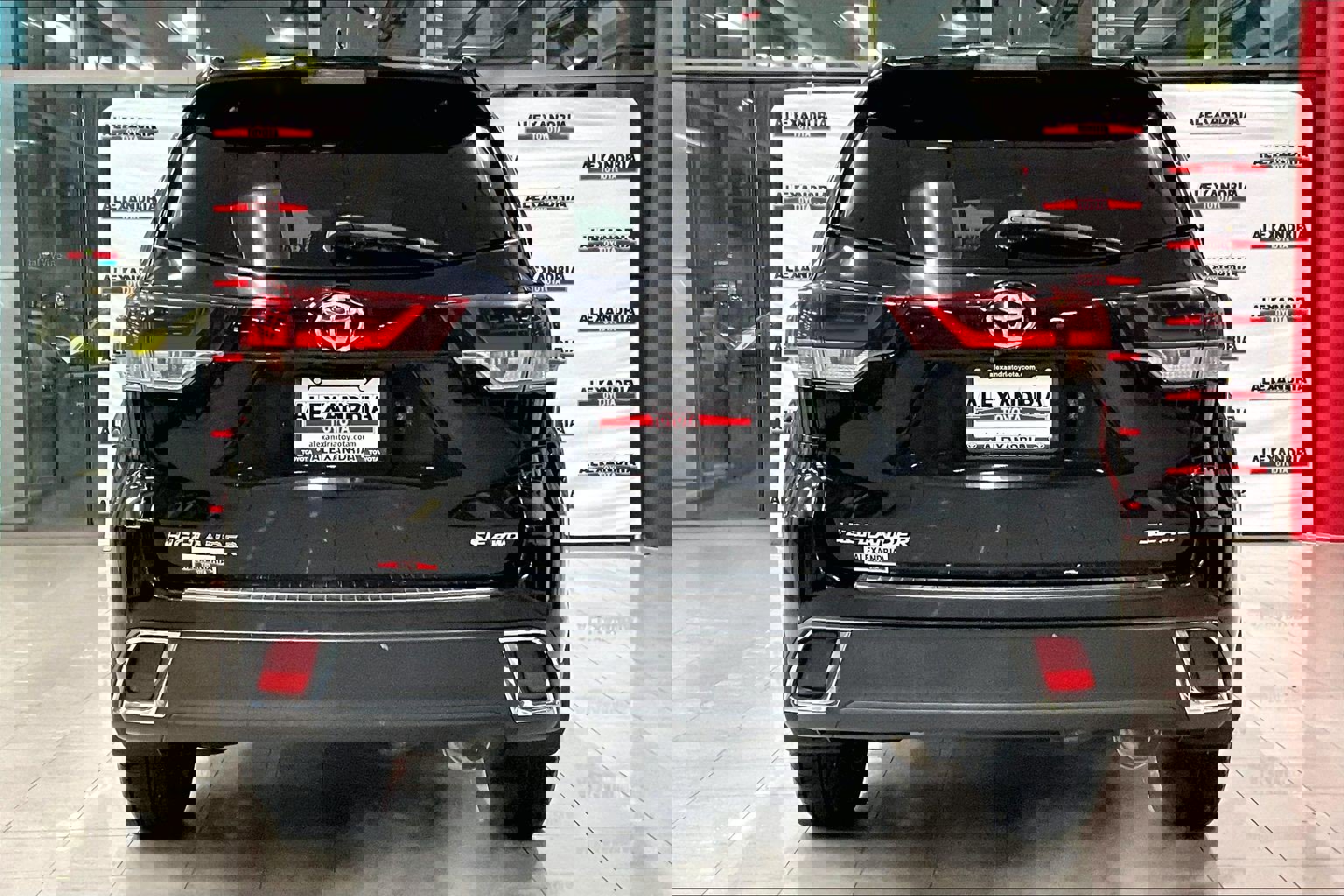 Used 2019 Toyota Highlander SE image 4