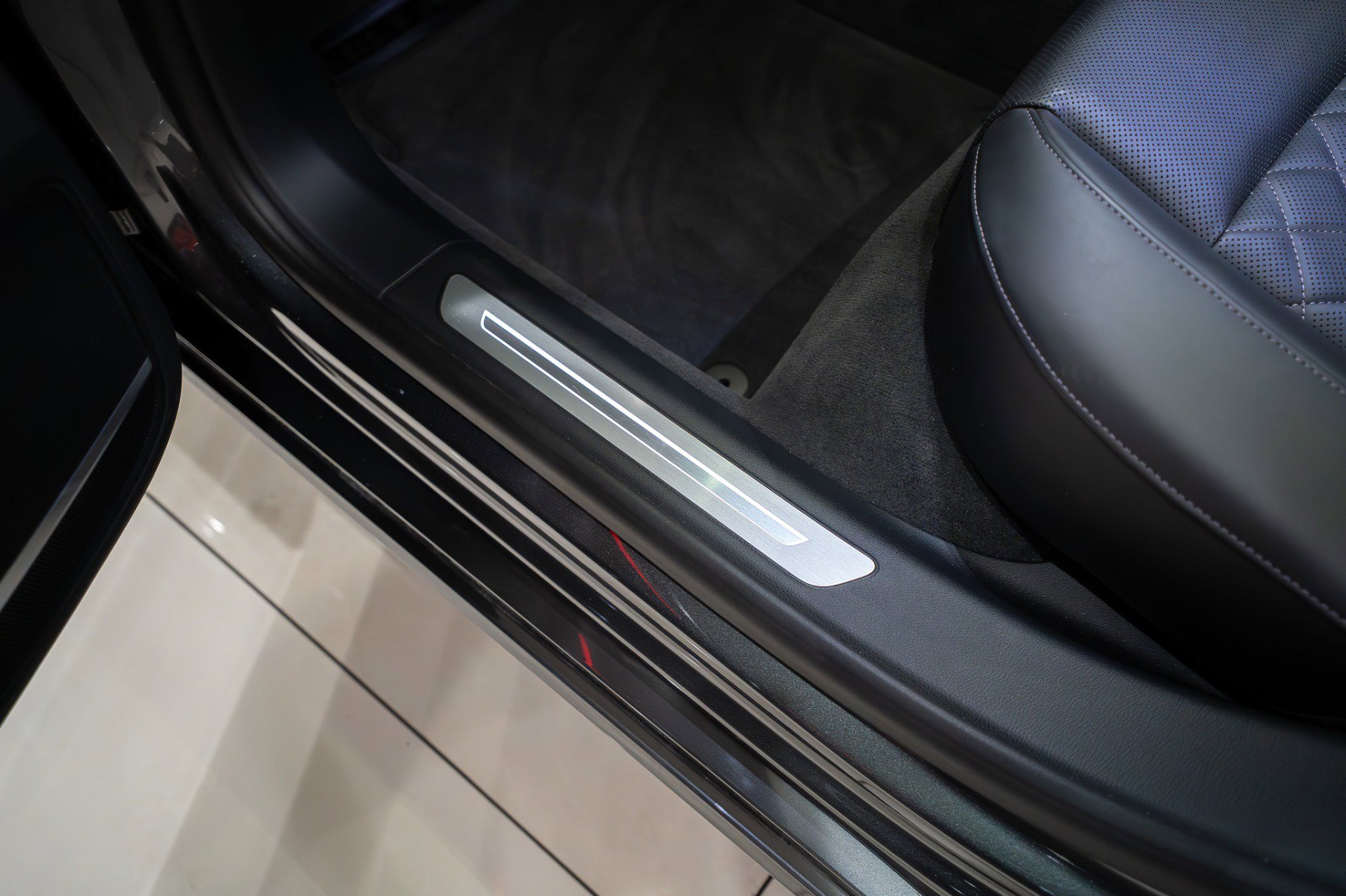 Used 2023 Audi S8 w/ S8 Comfort Plus Package image 33