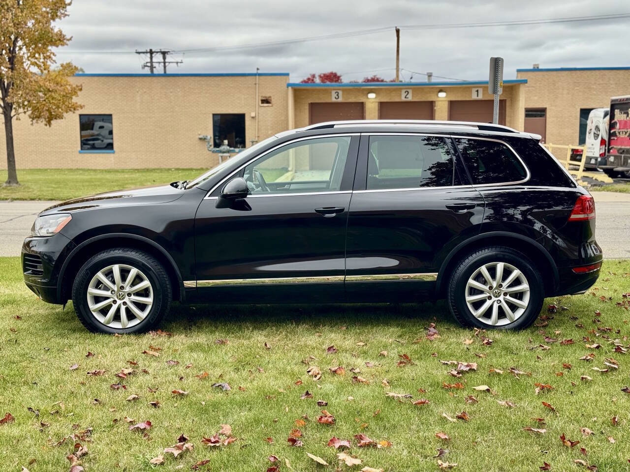 Used 2012 Volkswagen Touareg Sport AWD/4WD image 4