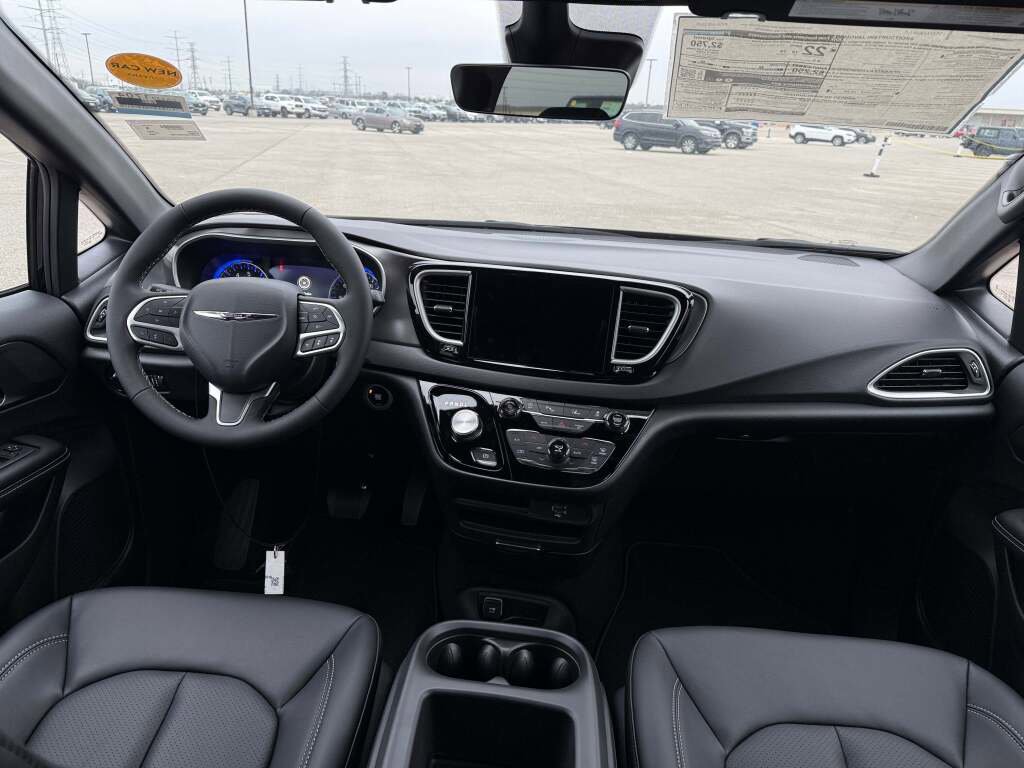 New 2026 Chrysler Voyager LX image 20