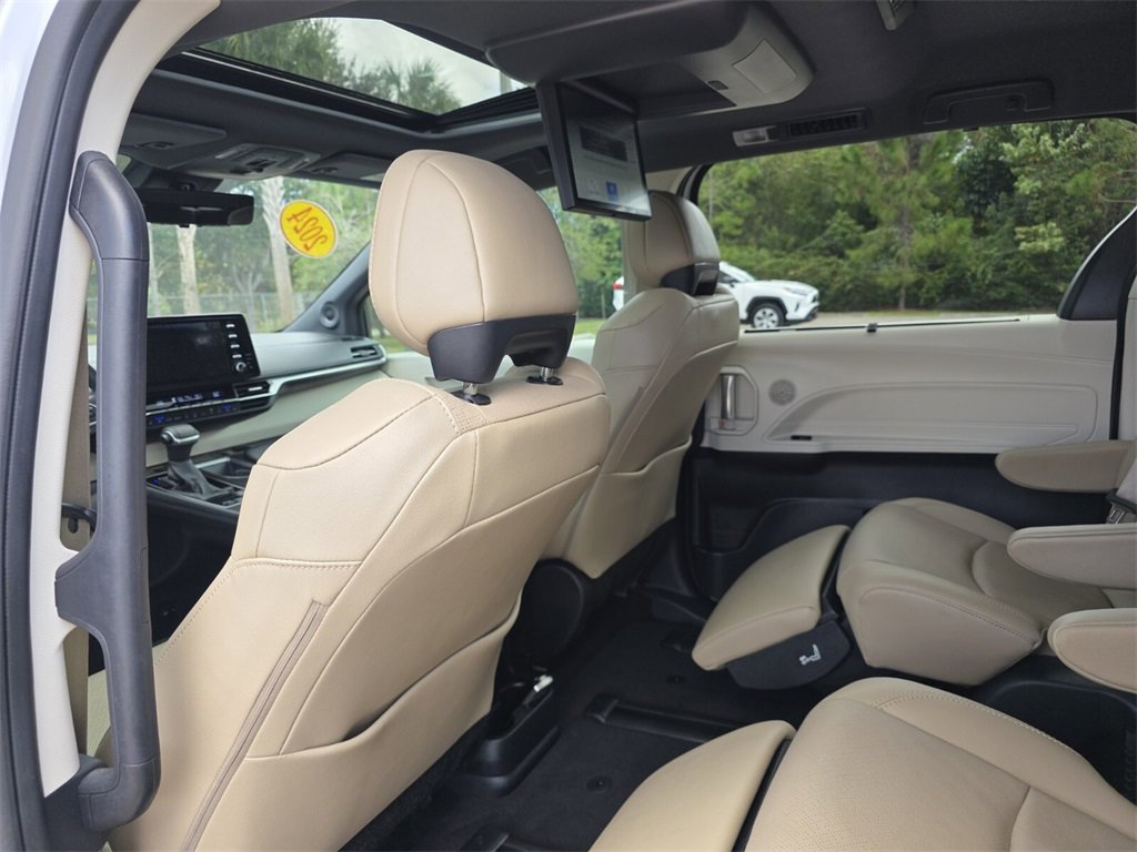 Certified 2024 Toyota Sienna Limited image 25