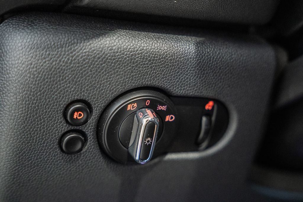 Used 2020 MINI Cooper 2-Door Hardtop FWD image 34