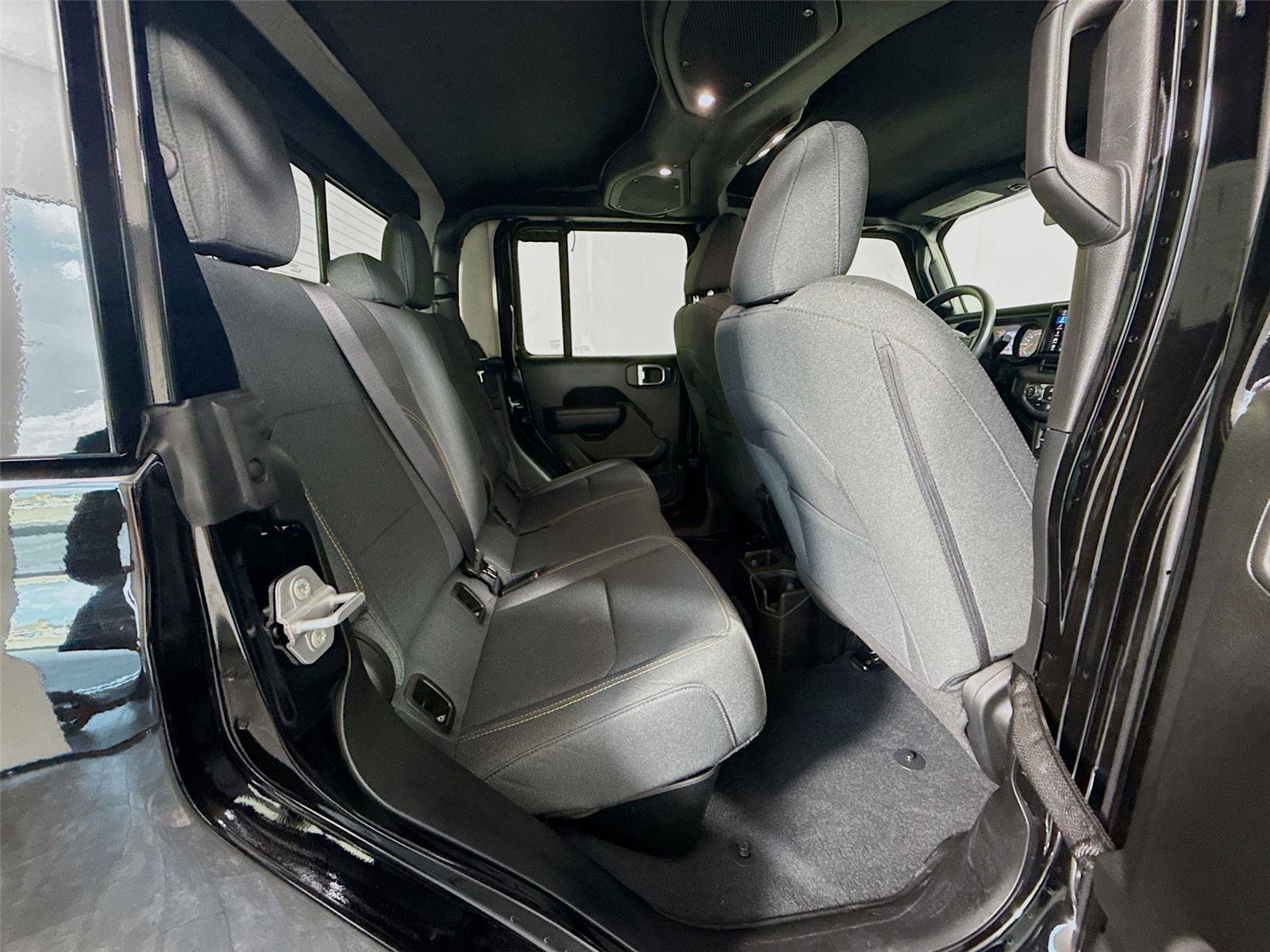 Used 2025 Jeep Gladiator Sport image 15
