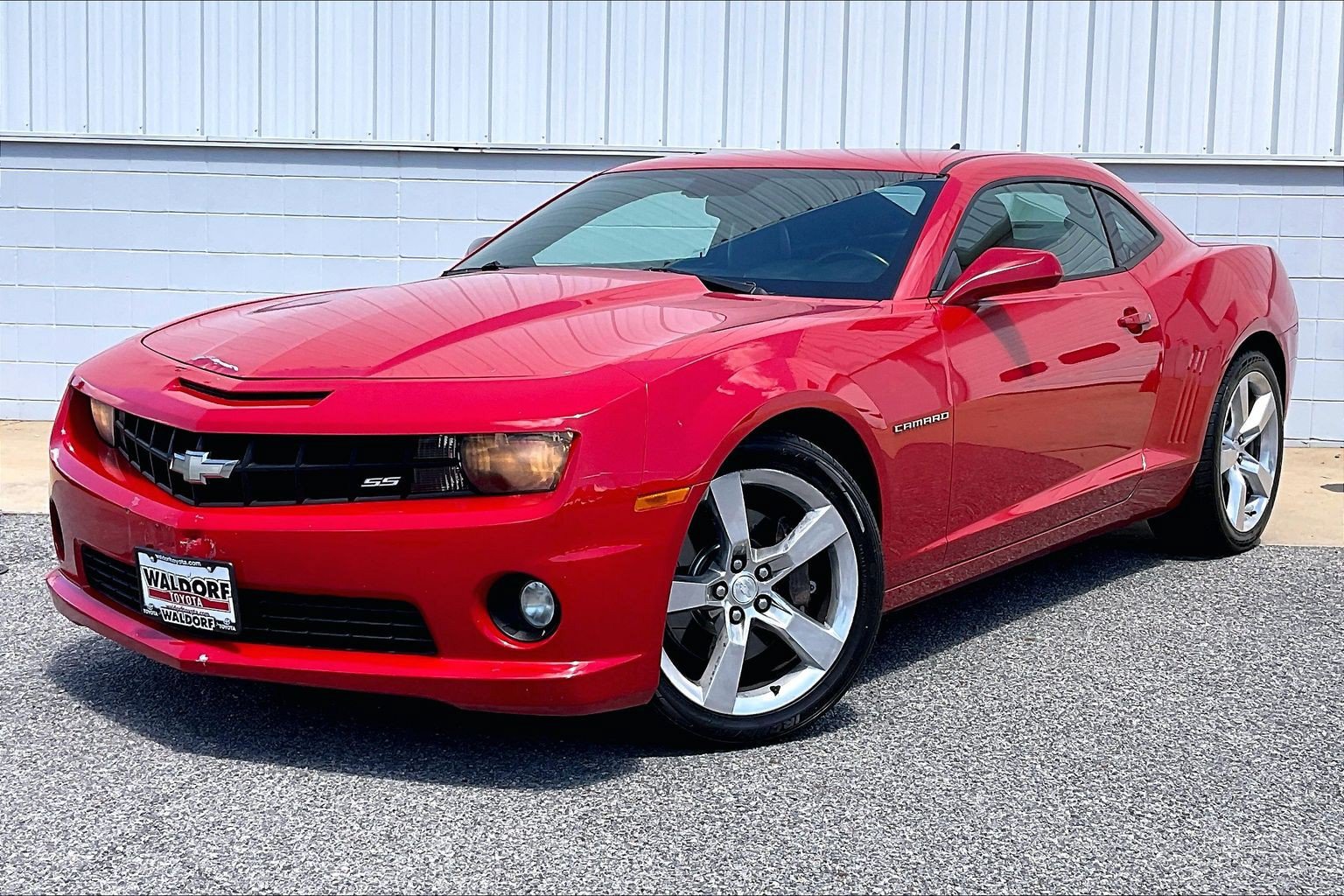 Used 2011 Chevrolet Camaro SS RWD image 2