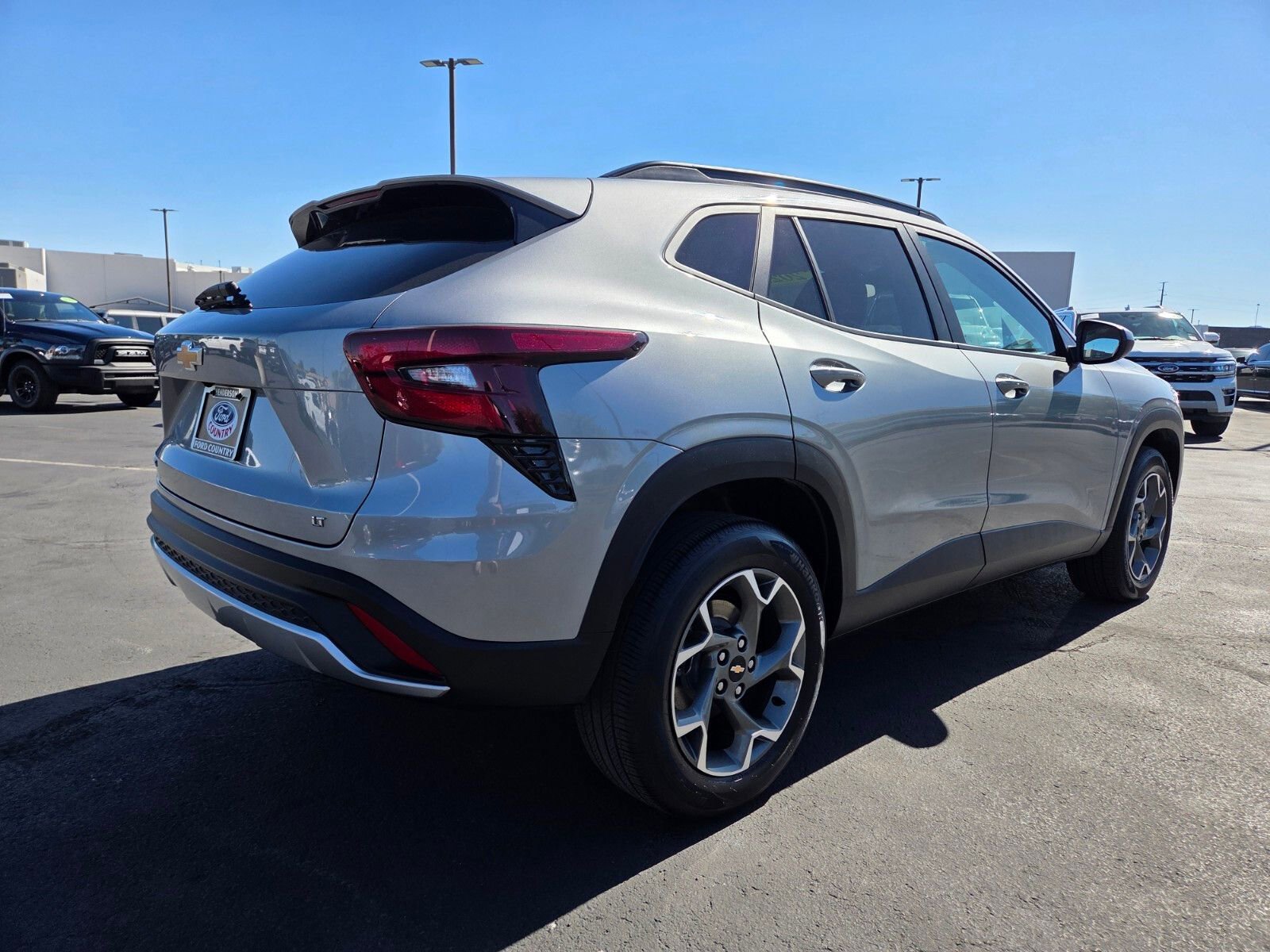 Used 2025 Chevrolet Trax LT FWD image 6