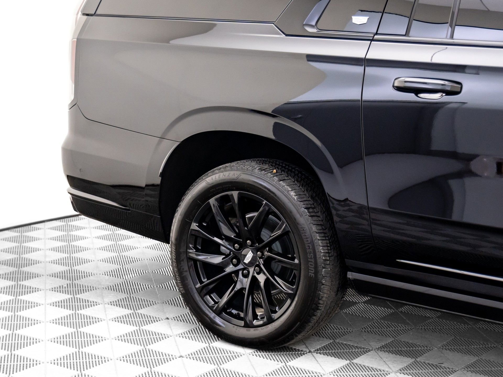 Certified 2024 Cadillac Escalade ESV Sport Platinum w/ LPO, ONYX Package image 38