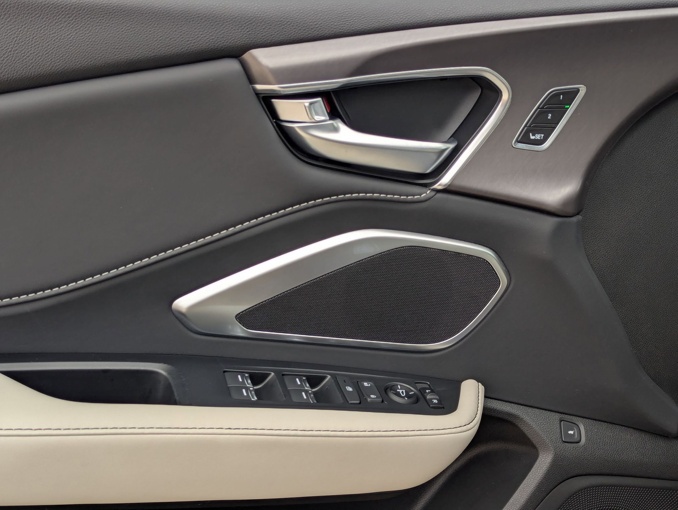 Certified 2025 Acura RDX SH-AWD image 12