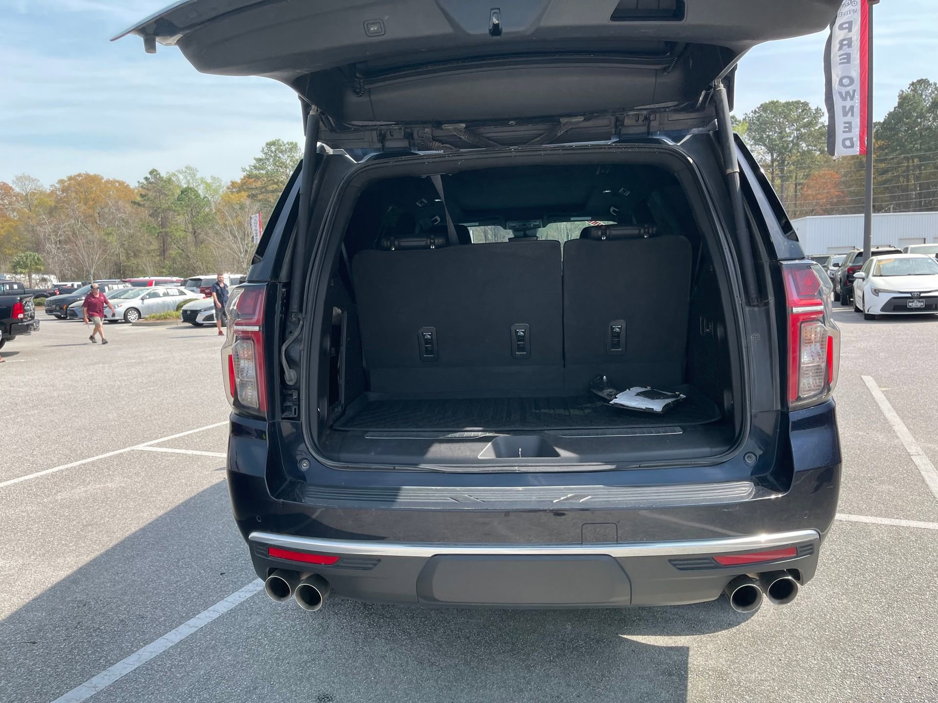 Used 2023 Chevrolet Tahoe High Country w/ Premium Package RWD image 23