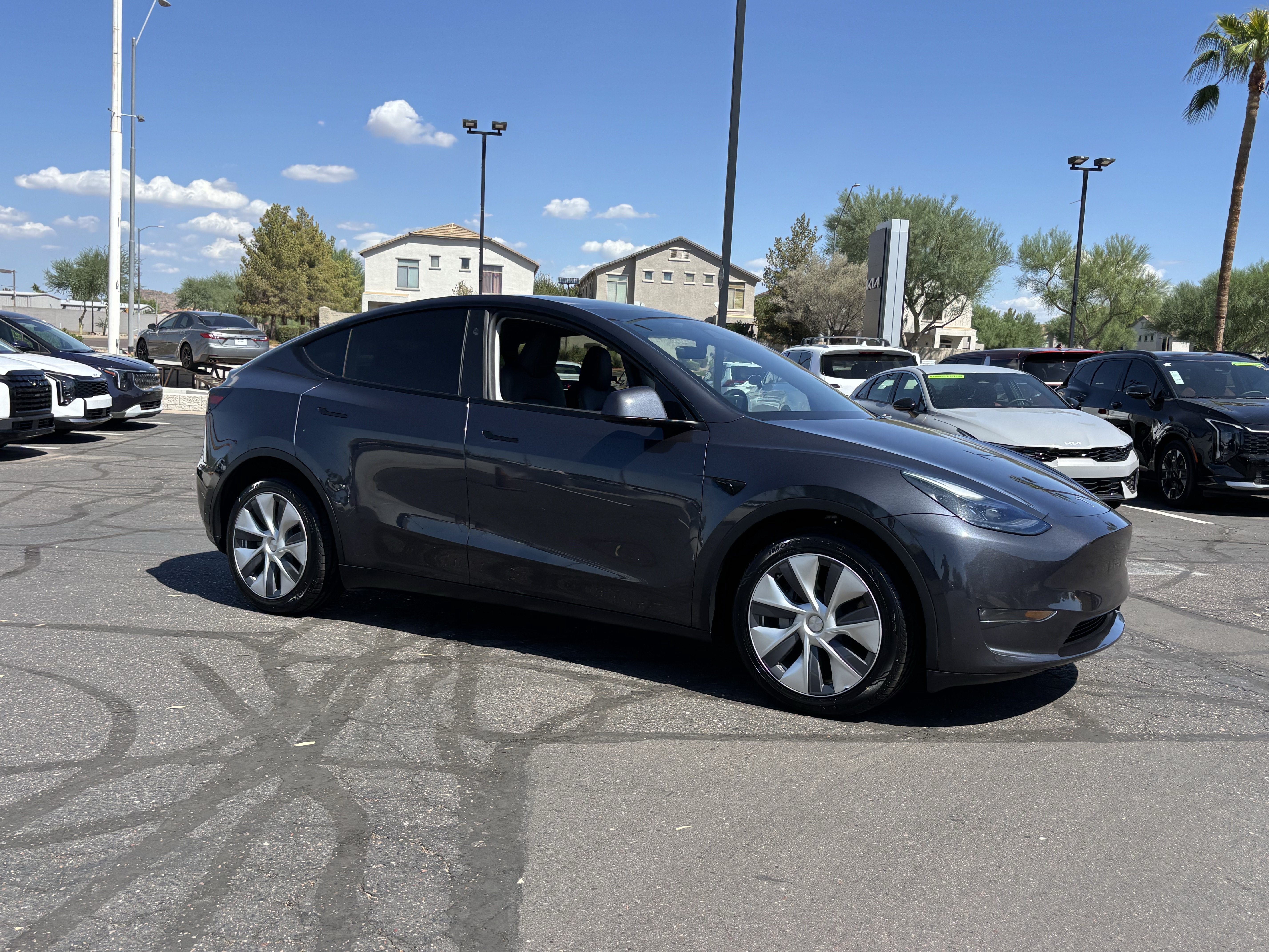 Used 2024 Tesla Model Y Long Range AWD/4WD image 32