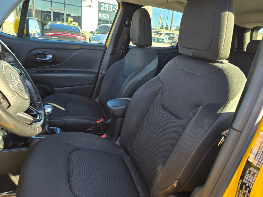 Used 2018 Jeep Renegade Altitude AWD/4WD image 24