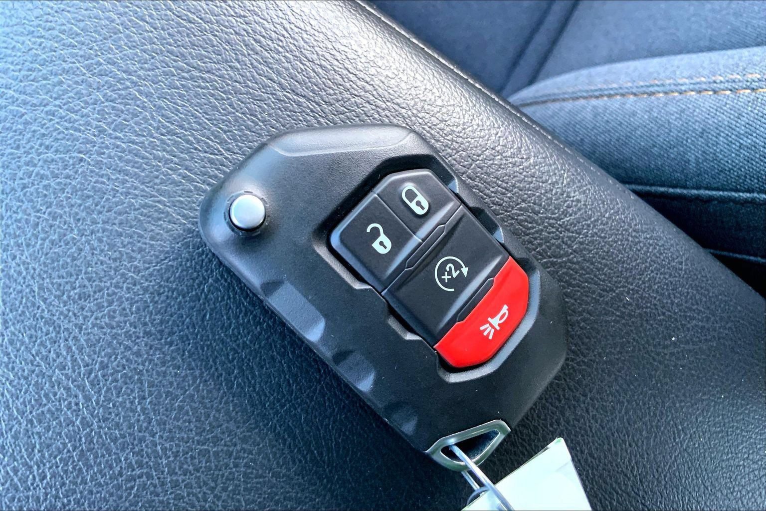 Certified 2025 Jeep Gladiator Sport AWD/4WD image 13