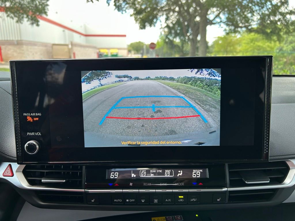 Used 2025 Toyota Sienna XLE FWD image 26