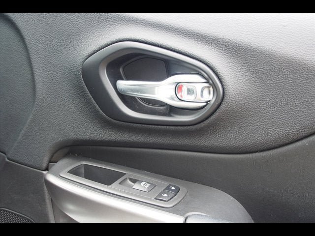 Used 2019 Jeep Cherokee Limited AWD/4WD image 11
