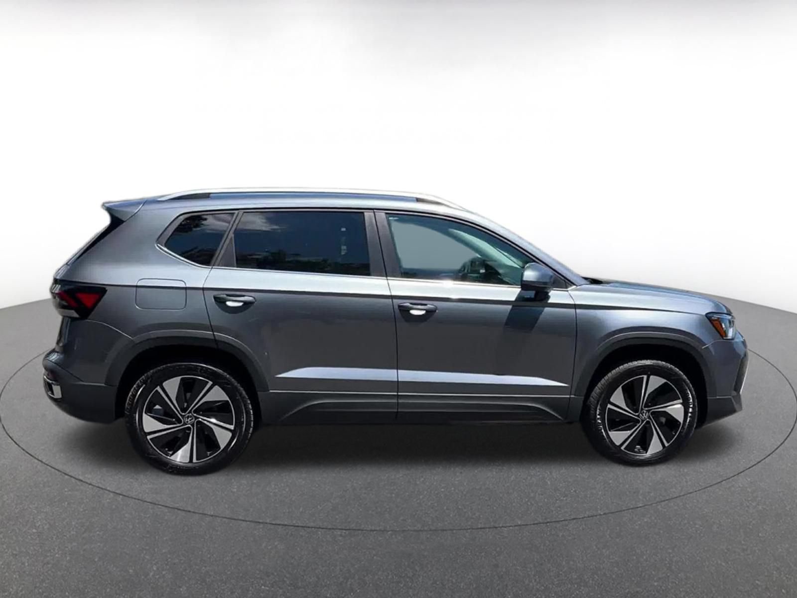 Used 2026 Volkswagen Taos SE AWD/4WD image 16