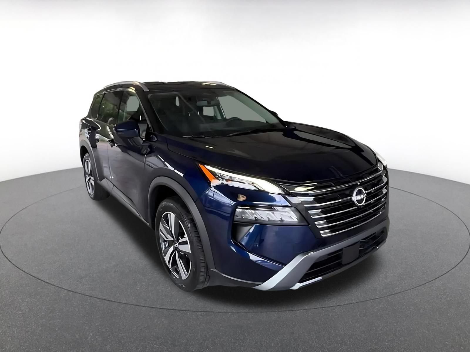 Used 2026 Nissan Rogue SL FWD image 3