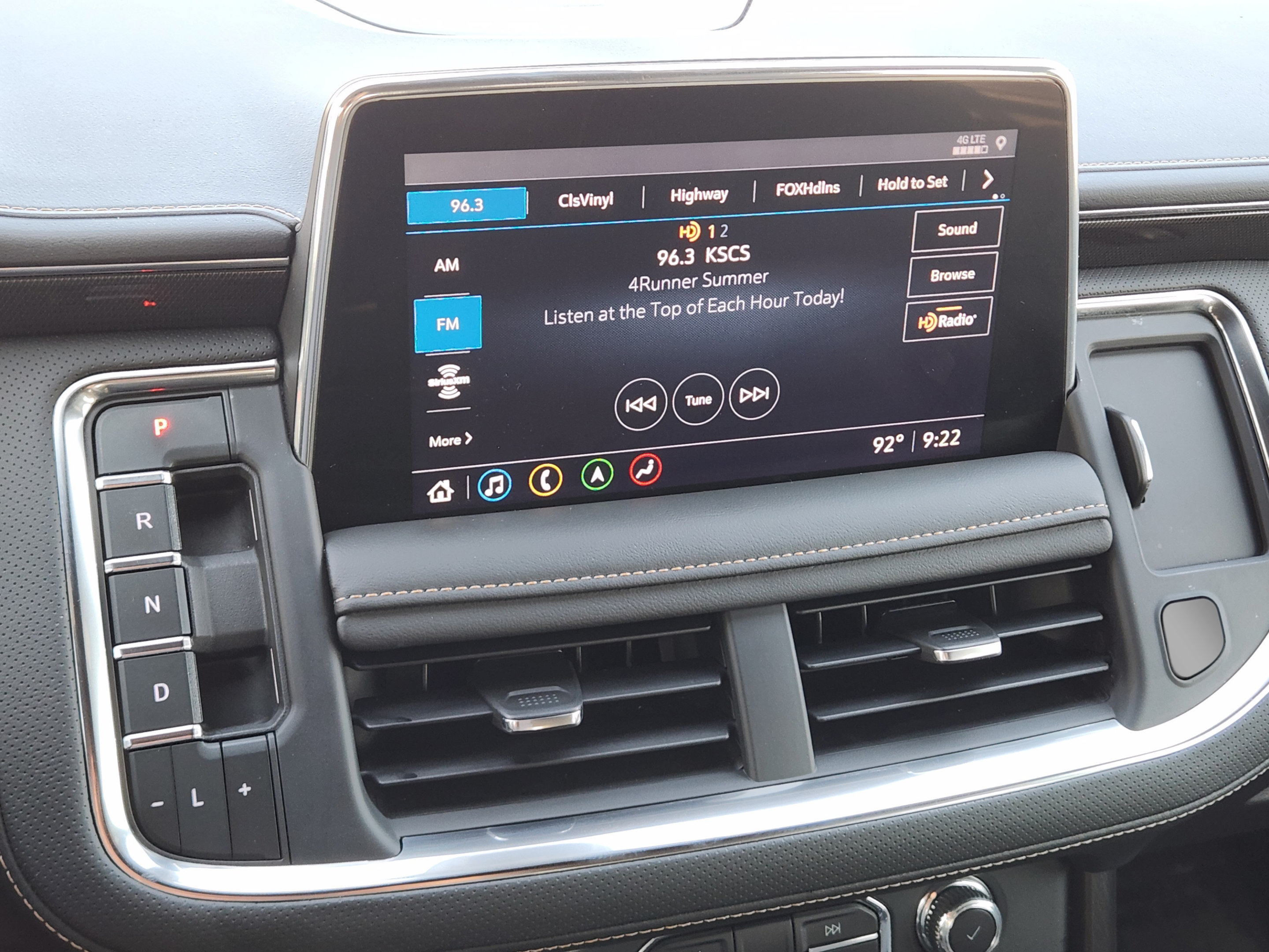 Used 2021 GMC Yukon XL AT4 w/ AT4 Premium Plus Package AWD/4WD image 10