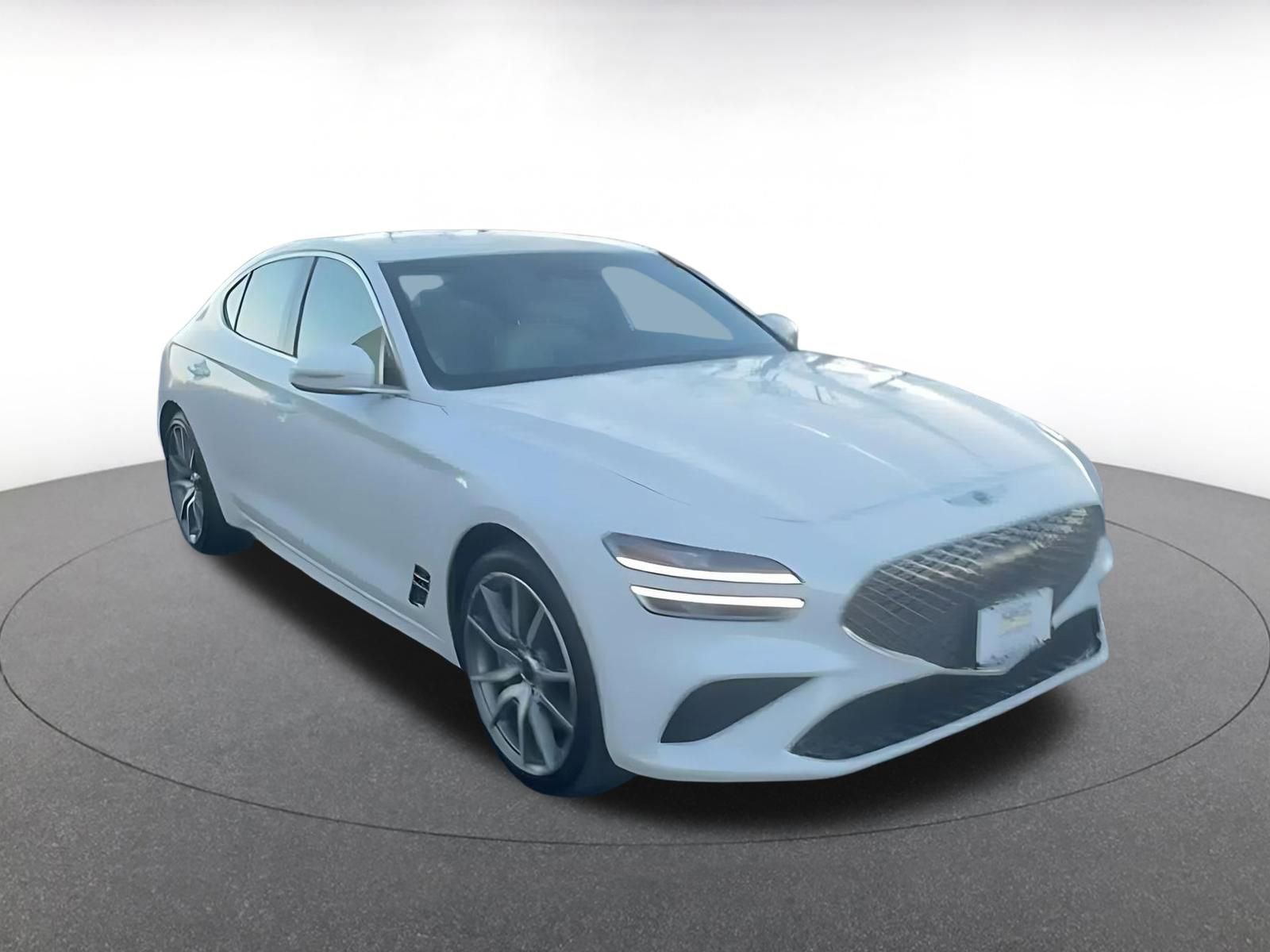Used 2025 Genesis G70 2.5T image 3