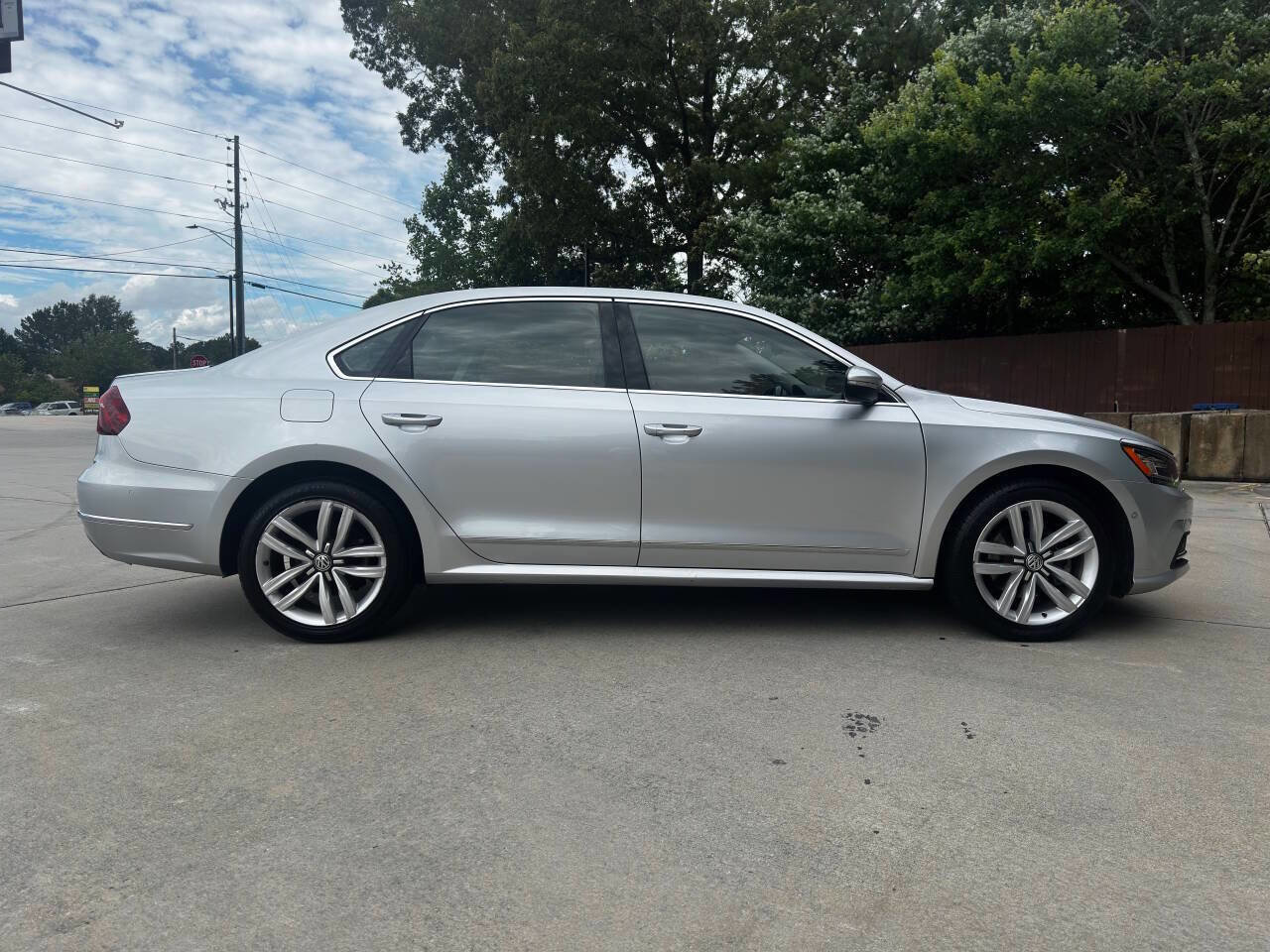 Used 2017 Volkswagen Passat 1.8T SEL Premium image 13