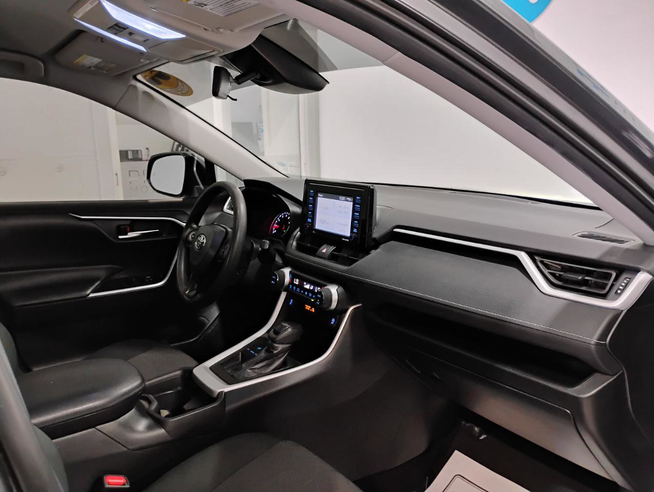Used 2021 Toyota RAV4 XLE FWD image 81