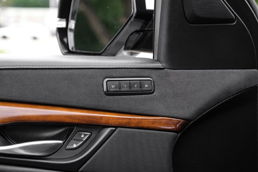 Used 2019 Cadillac Escalade ESV Premium Luxury RWD image 46