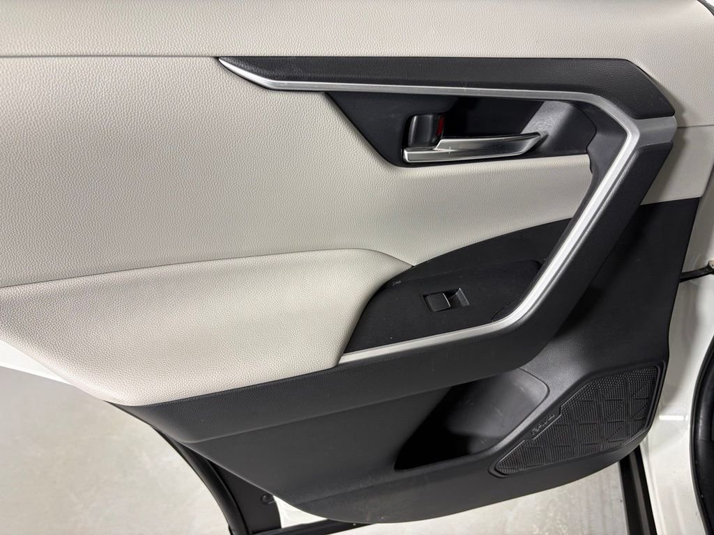 Used 2021 Toyota RAV4 XLE Premium AWD/4WD image 36