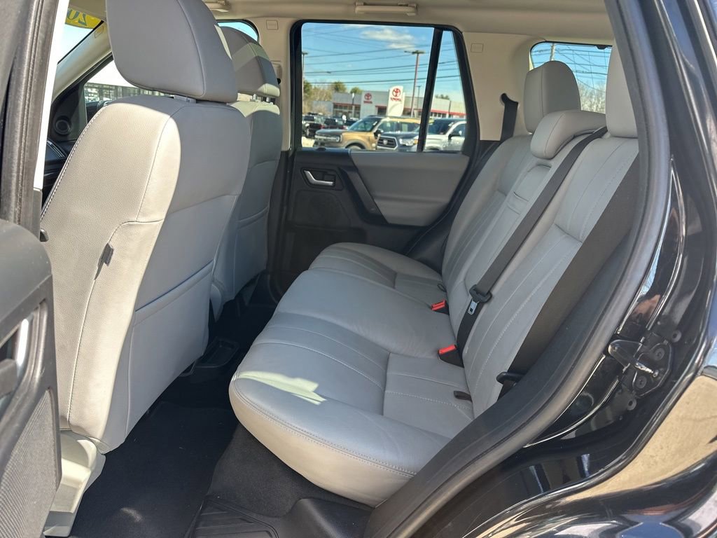 Used 2012 Land Rover LR2 HSE image 32