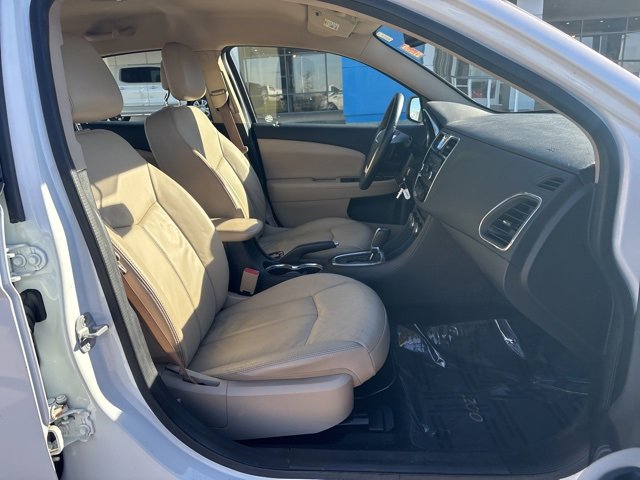 Used 2013 Chrysler 200 Limited image 17