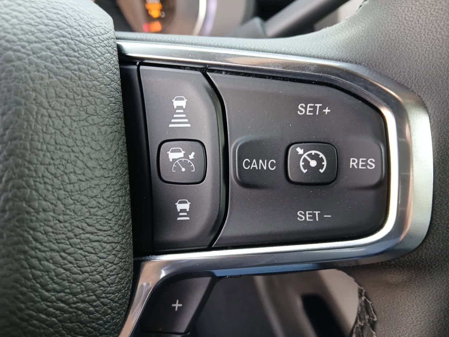 New 2026 RAM 3500 Laramie AWD/4WD image 25