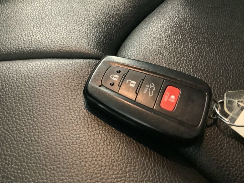 Used 2023 Toyota Highlander XLE AWD/4WD image 33